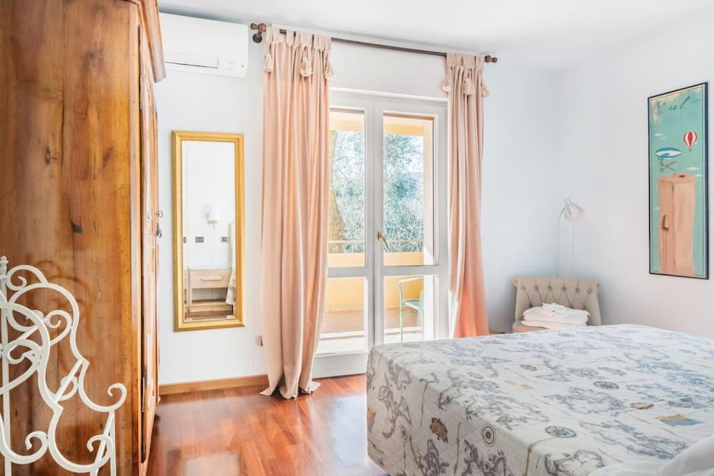 Apartamento Spacious, Air Conditioner, Few Minutes To The Castle Malcesine Exterior foto