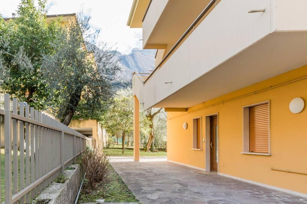 Apartamento Spacious, Air Conditioner, Few Minutes To The Castle Malcesine Exterior foto